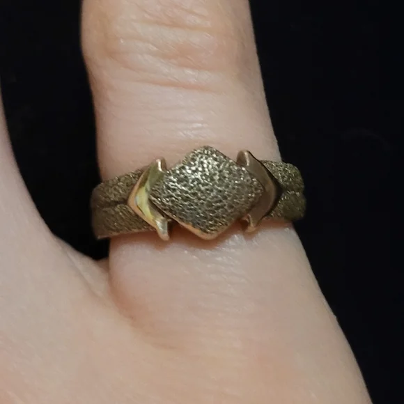 Silver Ring - Picture 1 of 4